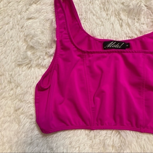 MOTEL Rocks Shani Crop Top in Neon Pink - Picture 4 of 8